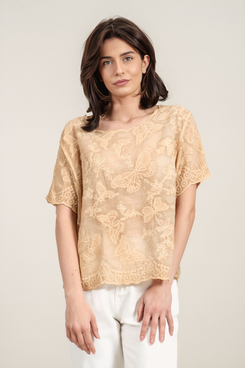 Дамска памучна туника в цвят камел с бродерия на цветя и пеперуди