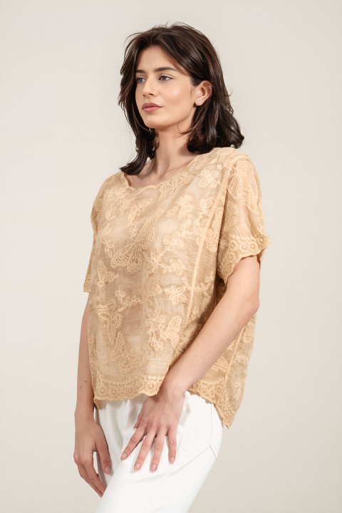 Дамска памучна туника в цвят камел с бродерия на цветя и пеперуди