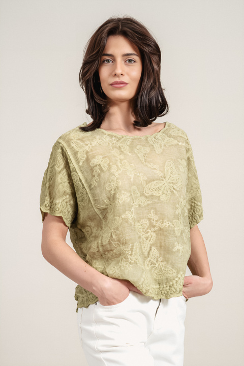 Дамска памучна туника в зелено с бродерия на цветя и пеперуди