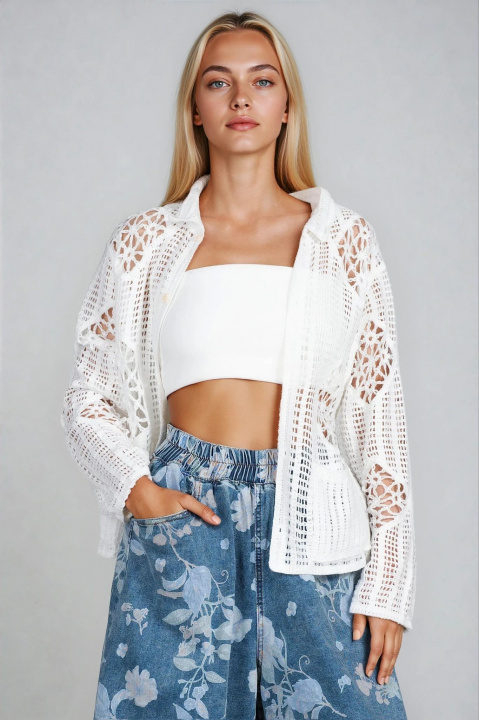 Дамска плетена жилетка тип мрежа в бяло