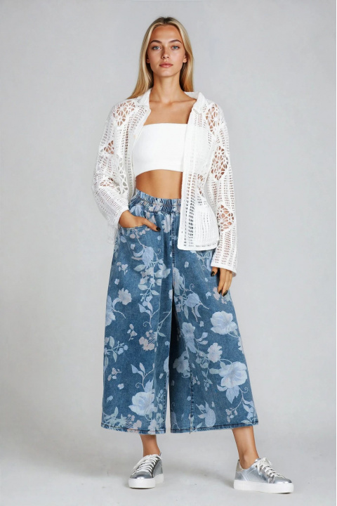 Дамска плетена жилетка тип мрежа в бяло