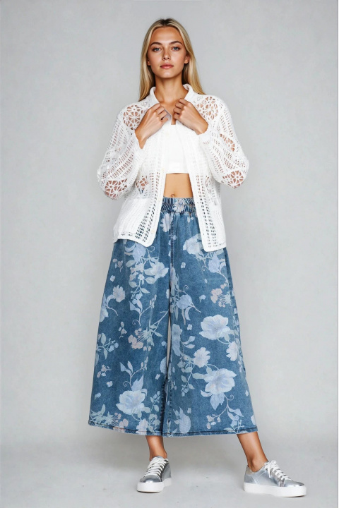 Дамска плетена жилетка тип мрежа в бяло