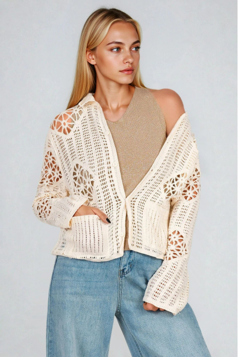 Дамска плетена жилетка тип мрежа в цвят екрю
