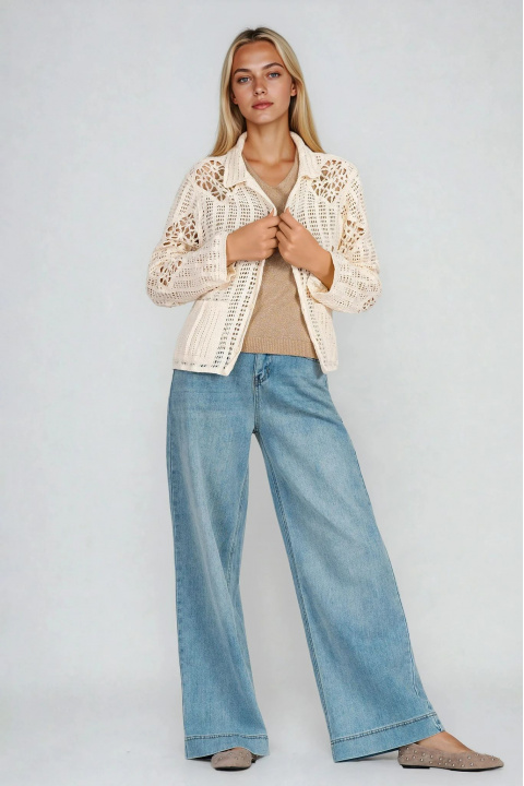 Дамска плетена жилетка тип мрежа в цвят екрю