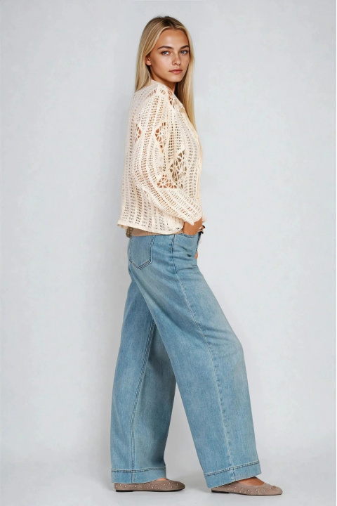 Дамска плетена жилетка тип мрежа в цвят екрю