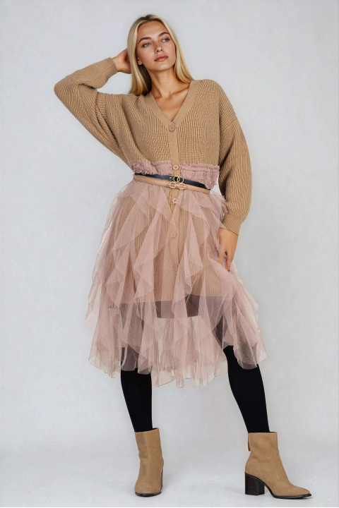 Дамска плетена жилетка тип рокля в бежово с копчета и декоративен тюл