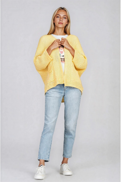 Дамска плетена жилетка в жълто с два джоба