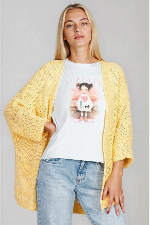 Дамска плетена жилетка в жълто с два джоба