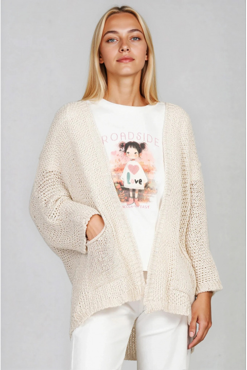 Дамска плетена жилетка в светлобежово с два джоба