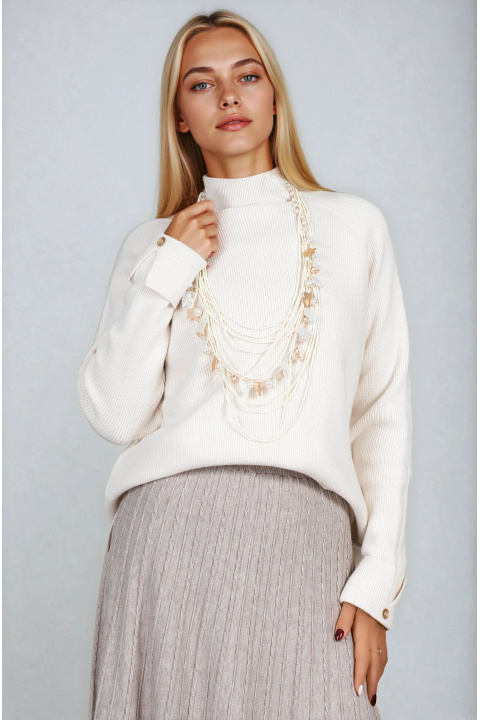 Дамски изчистен пуловер в екрю с полу поло яка