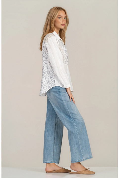 Дамска риза от памук в бяло с комбиниран флорален принт