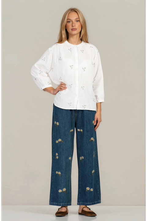 Дамска риза от памук в бяло със зелена флорална бродерия