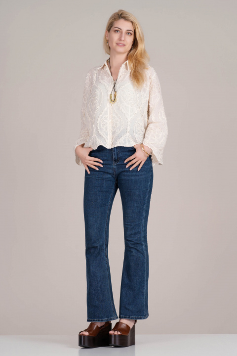 Дамска риза от памук в цвят екрю с релефна бродерия