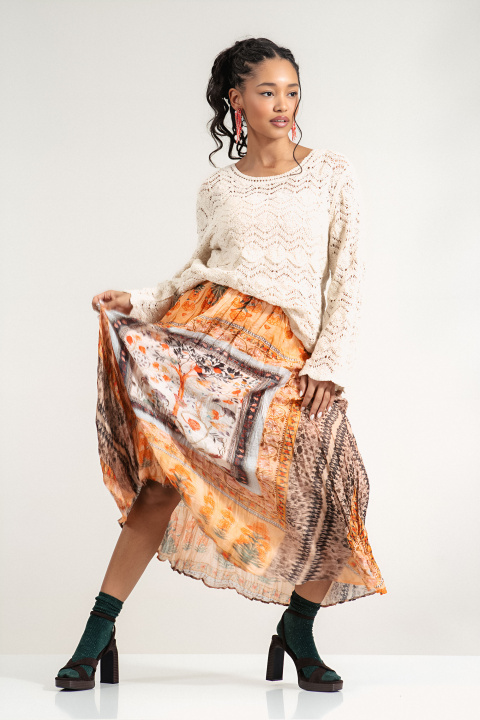 Дамска ръчно плетена блуза в светлобежово