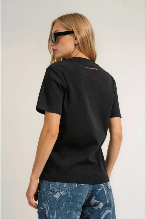 Дамска тениска ''Dragonfly'' от органичен памук в черно с бродирано водно конче