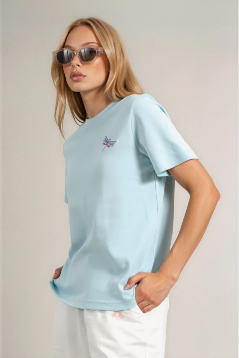 Дамска тениска ''Dragonfly'' от органичен памук в синьо с бродирано водно конче