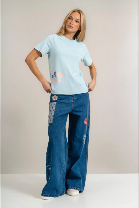 Дамска тениска ''Dragonfly'' от органичен памук в синьо с бродирано водно конче и щампа цветя