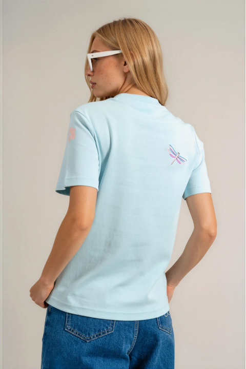 Дамска тениска ''Dragonfly'' от органичен памук в синьо с бродирано водно конче и щампа цветя