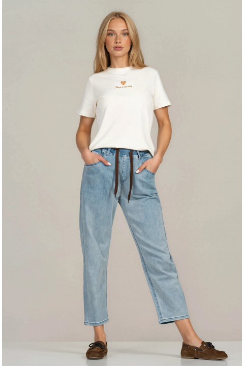 Дамска тениска от памук в бледожълто с надпис и малко сърце