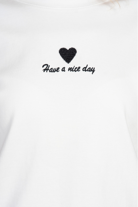 Дамска тениска от памук в бяло с надпис и малко сърце
