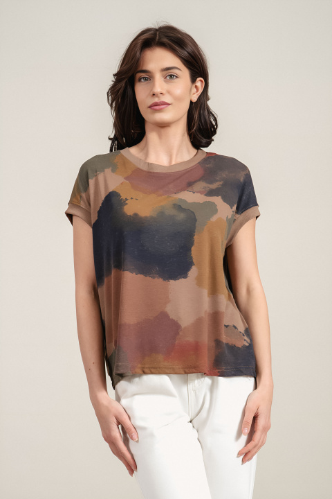 Дамска туника в кафяво с абстрактен принт и свободна кройка