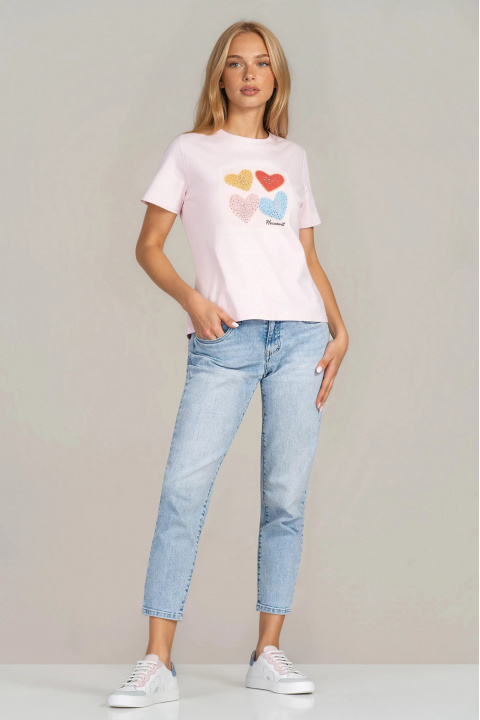 Дамска тениска от памук в розово с обло деколте и принт сърца с камъни