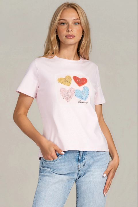 Дамска тениска от памук в розово с обло деколте и принт сърца с камъни