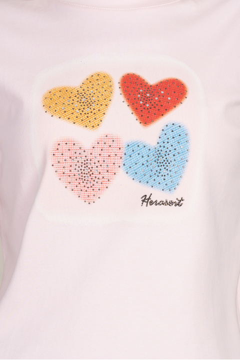 Дамска тениска от памук в розово с обло деколте и принт сърца с камъни