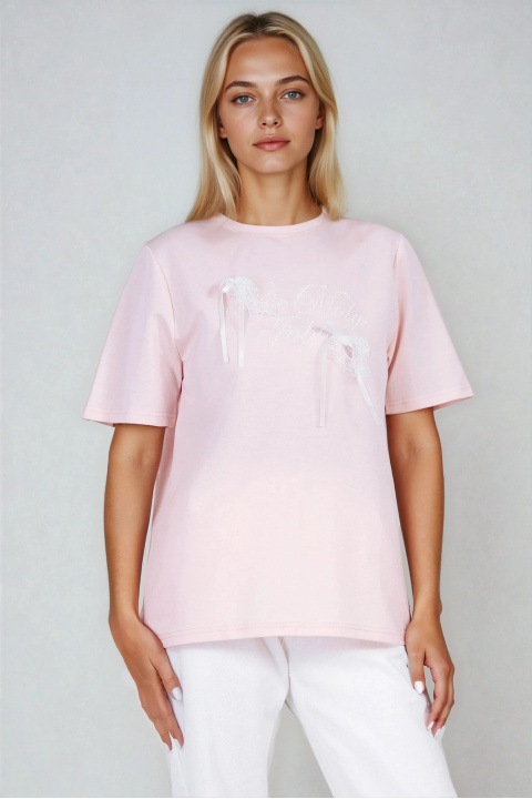 Дамска тениска в розово с апликиран надпис и панделки