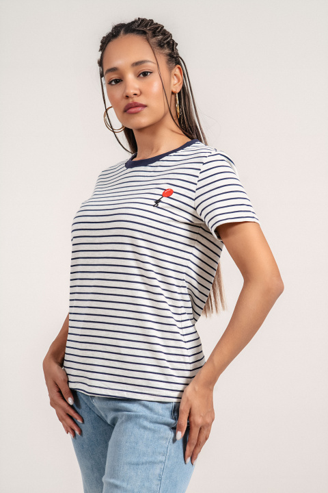 Дамска тениска в сиво с райран прит и малка бродерия