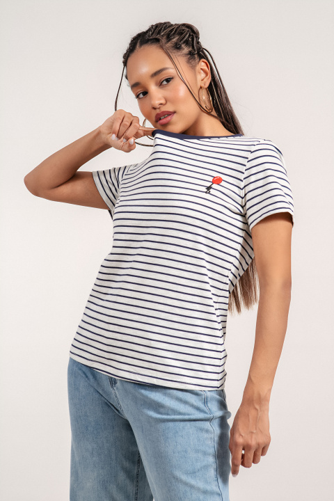 Дамска тениска в сиво с райран прит и малка бродерия