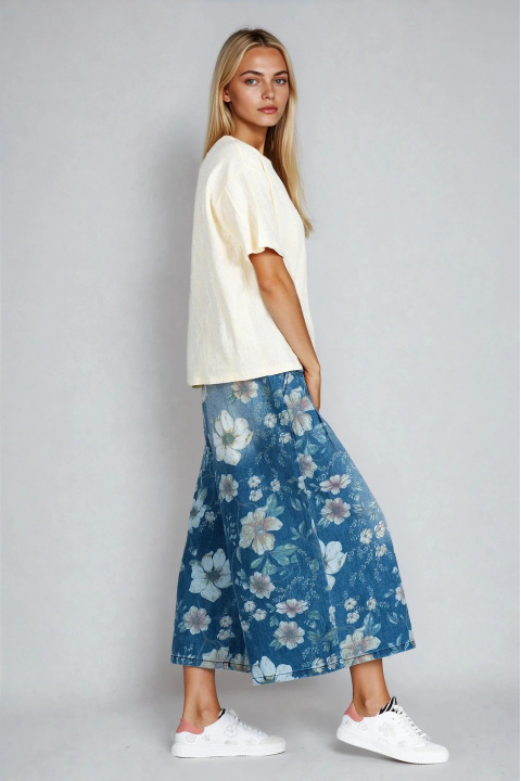 Дамска тениска в светложълто с декорирана дантела