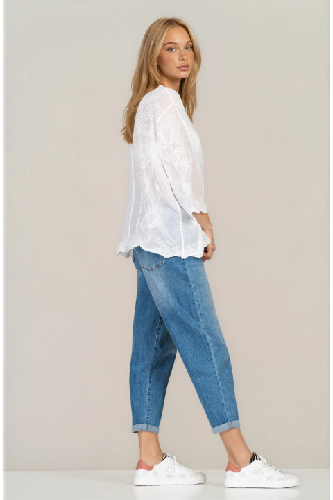 Дамска туника от памук в бяло с копчета и релефна бродерия