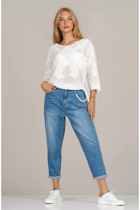 Дамска туника от памук в бяло с обло деколте и релефна бродерия