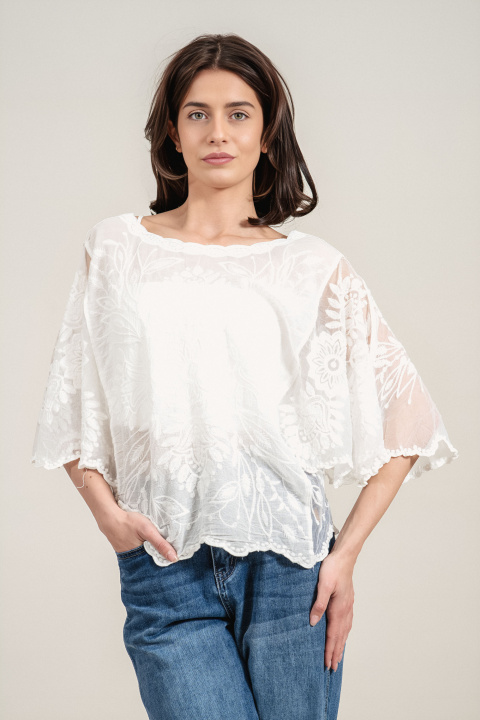 Дамска туника от памук в бяло с релефна бродерия и ефирни ръкави