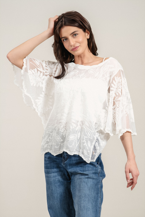 Дамска туника от памук в бяло с релефна бродерия и ефирни ръкави