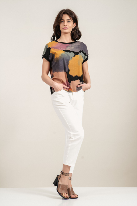 Дамска туника в черно с абстрактен принт и свободна кройка