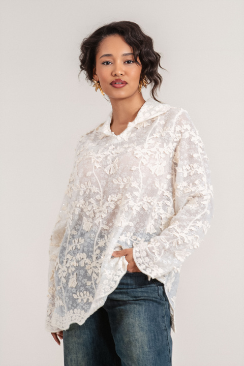 Дамска туника в цвят екрю с качулка и бродирани цветя и орнаменти