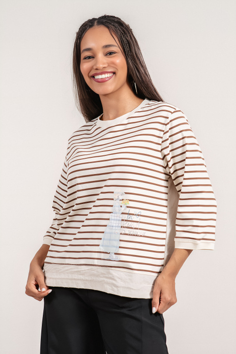 Дамска туника в цвят екрю с кафяво райе, 7/8 ръкави и декоративна щампа