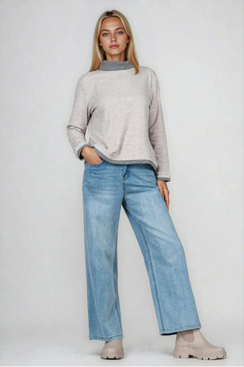 Дамска ватирана блуза в светлосиво с поло яка и тъмен кант