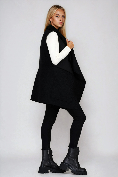 Дамски асиметричен елек в черно без закопчаване