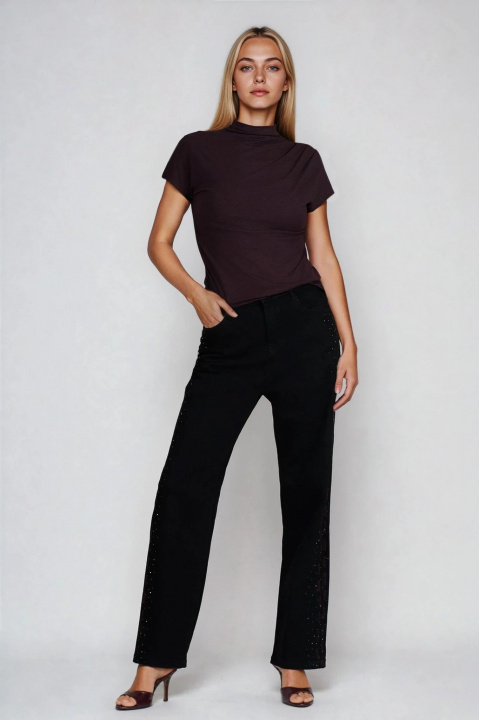 Дамски черни дънки с бродирани странични кантове и ситни камъни