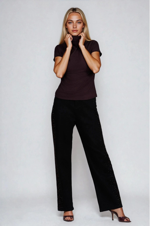 Дамски черни дънки с бродирани странични кантове и ситни камъни