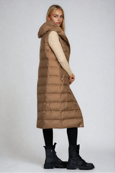 Дамски дълъг елек в кафяво с качулка и оранжеви връзки