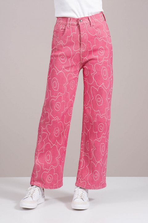 Дамски дънки ''Dragonfly'' в розово със светъл контур на цветя и широки крачоли