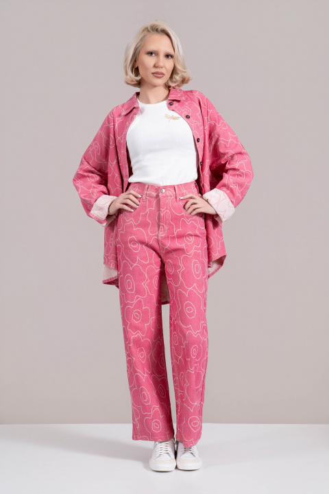 Дамски дънки ''Dragonfly'' в розово със светъл контур на цветя и широки крачоли