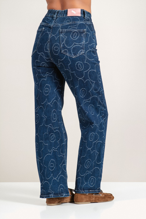 Дамски дънки ''Dragonfly'' в тъмносиньо със светъл контур на цветя и широки крачоли