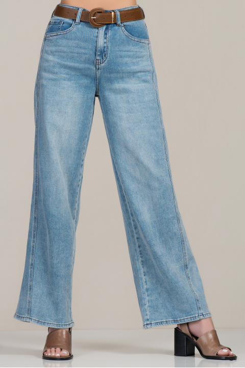 Дамски дънки от памук в светлосин деним с широк крачол и висока талия