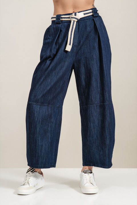 Дамски дънки от памук в тъмносин деним с широк крачол, колан и ластик на талията