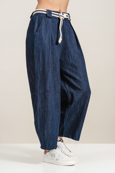 Дамски дънки от памук в тъмносин деним с широк крачол, колан и ластик на талията